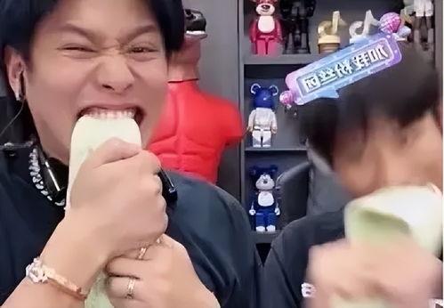 小杨哥爆料恋爱经历视频,一段甜蜜的恋爱历程  第3张